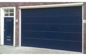 Donkerblauwe Plano Woodgrain sectionaaldeur zonder belijning