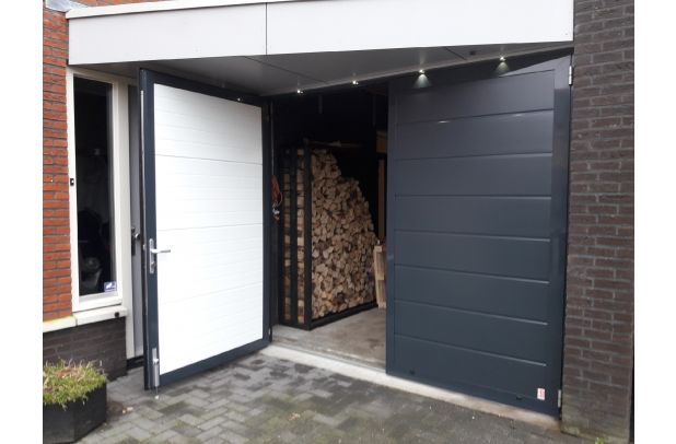 Openslaande garagedeur Luxe-Line Twin Satin Ligna half open