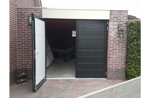 Openslaande garagedeur Luxe-Line Twin Woodgrain Ligna half open