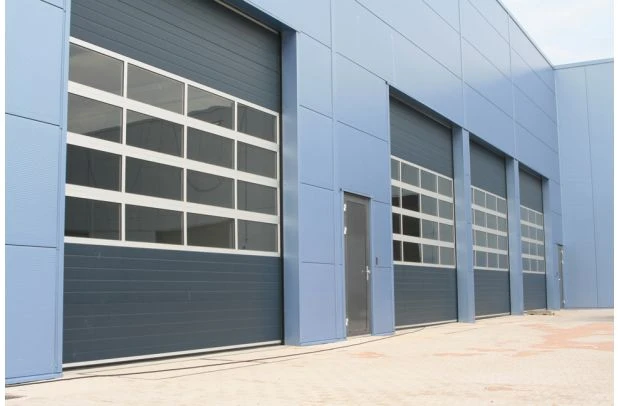 Energiekosten besparen? Ontdek de voordelen van het isoleren van uw bedrijfsdeuren